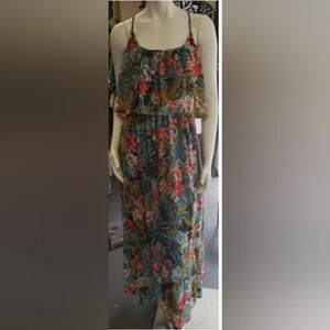 🎁🎁🎁NWT Floral Maxi Dress